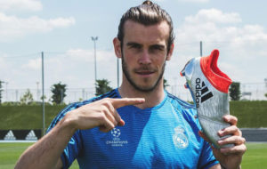 Gareth Bale wears Adidas X 16.1 football boots - What football boots does the Real Madrid team wear