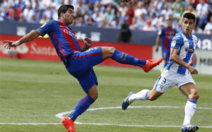 Luis Suarez wears Adidas X 16.1 football boots - Which football boots does the Barcelona team wear