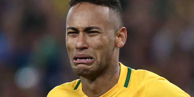 Brazil finally win, Neymar finally scores