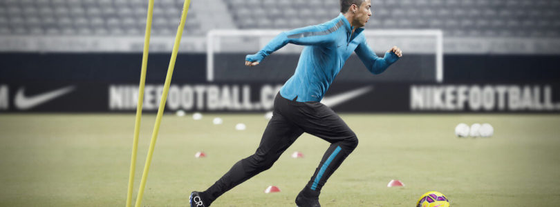 Ronaldo wears Nike CR7s Superflys football boots