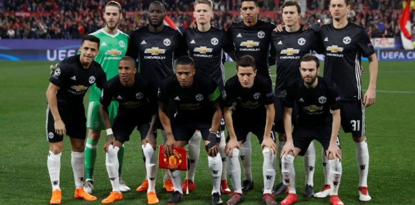 What football boots does the Manchester United team wear?