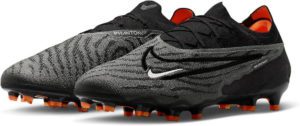 What Football Boots Does Erling Haaland Wear in the 2023_24 Season - Nike Phantom GX Football Boots